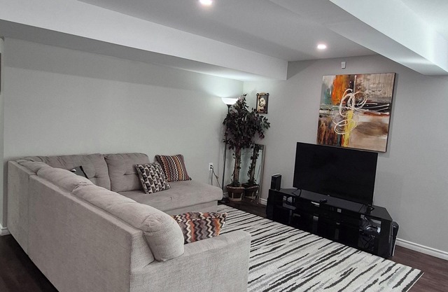 Unwind in Luxury, Cozy 2BR home