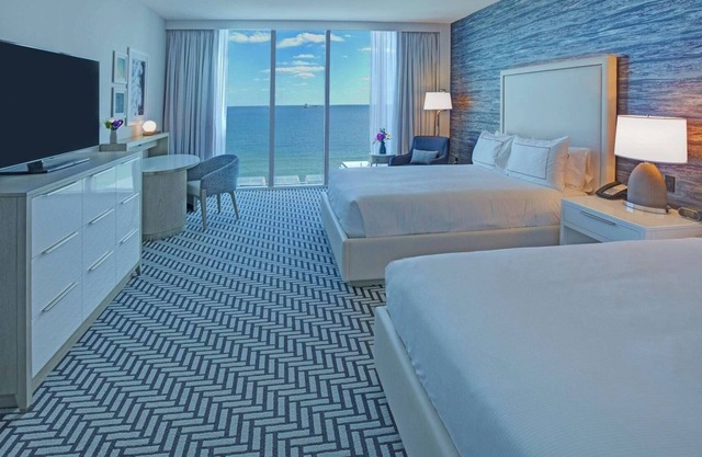 Unwind in Style: Oceanfront Room, Pool, Close to Beach & Las Olas Boulevard