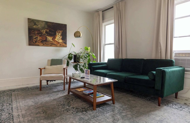 Updated 2BR, 5min/NWMC, 5min/Dwntwn, Prvt Parking