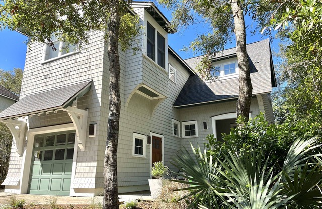 Updated 4 BR home in Cape Fear Station by East Beach with access to Shoals Club
