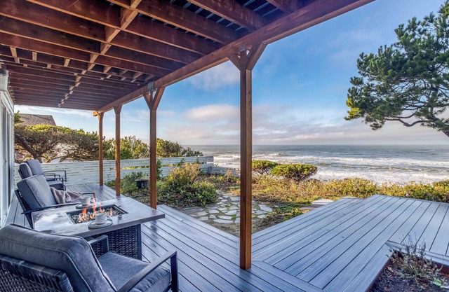 Updated Clifftop Oceanfront Beauty King Suite, Game Room, Pool Table, Tesla Char