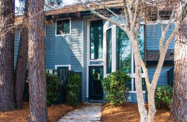 Updated Condo centrally located Extended Stay Charleston and Beaches