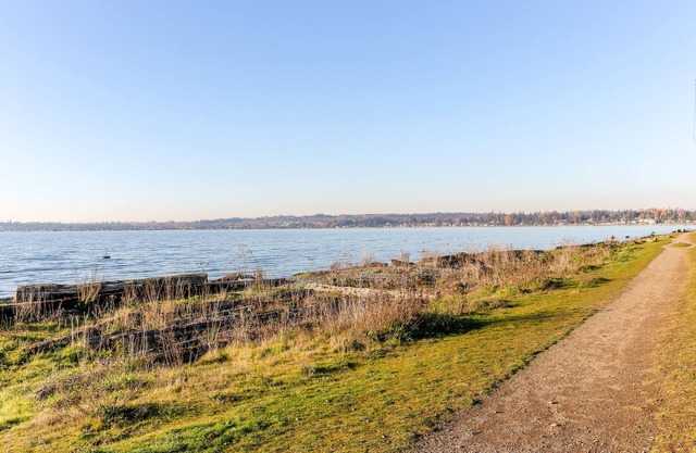 Updated condo right on the water with tremendous views and jetted tub