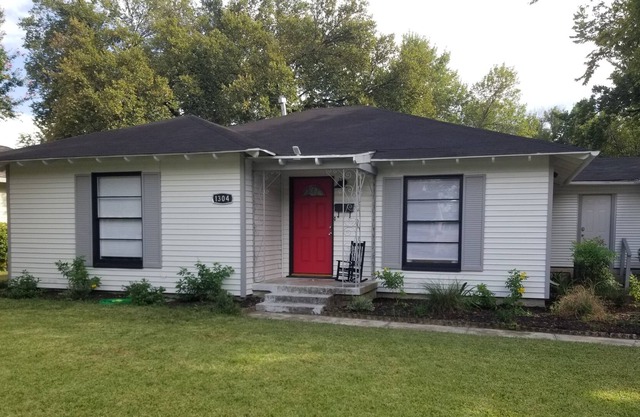 Updated Craftsmen House with 3 large bedrooms and 3 full baths
