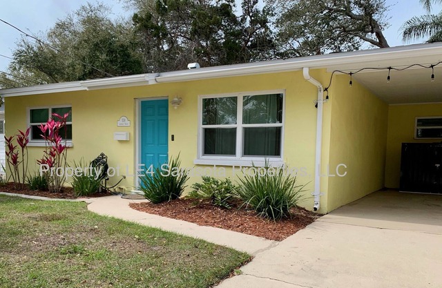 Updated Downtown Sarasota unit convenient to beaches & attractions