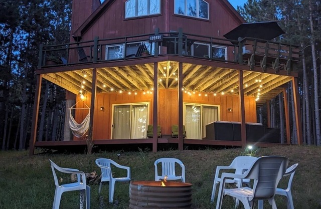 Updated for large groups on private lot. Right next to world famous Torch Lake!
