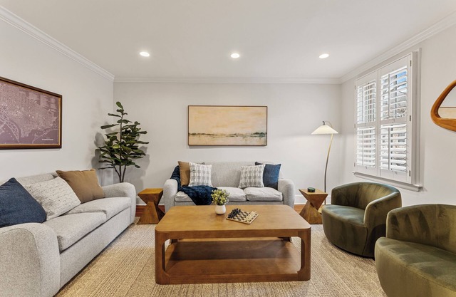 Updated Historic Gem off King St Sleeps 10 Courtyard w/Grill 2 Free Parking