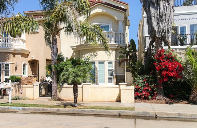 Updated Home with Balconies & Rooftop Deck - 2 Blocks to the Beach