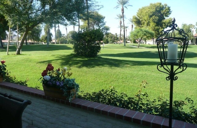 Updated luxury 2 bed w/den +2 bath condo in Sunrise Country Club, Rancho Mirage