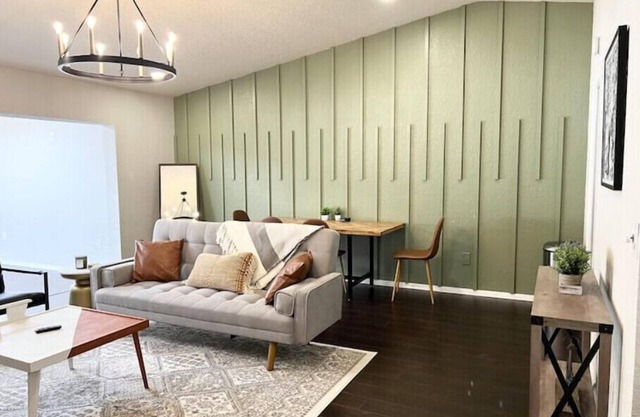 Updated Mid Century Villa! Close to Busch Gardensn