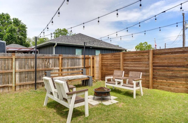 Updated New Braunfels Home with Fire Pit!