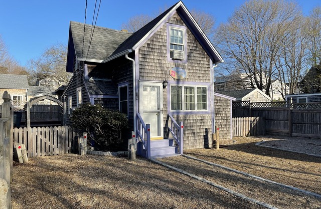 Updated Oak Bluffs home! Close to everything!