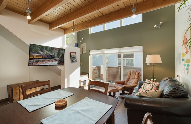 Updated Pet Friendly Condo - Walk to Main Street - Central AC