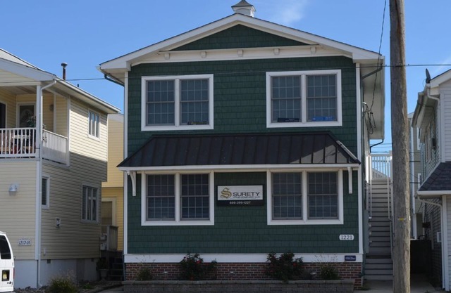 Updated, quiet rear unit, close to all attractions.