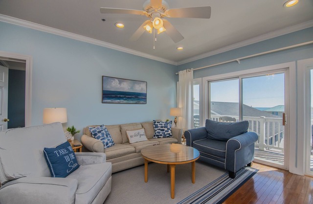 Updated Second Floor Condo w/Free Pool Access; Direct Beach Access; Cable TV/WiFi Access