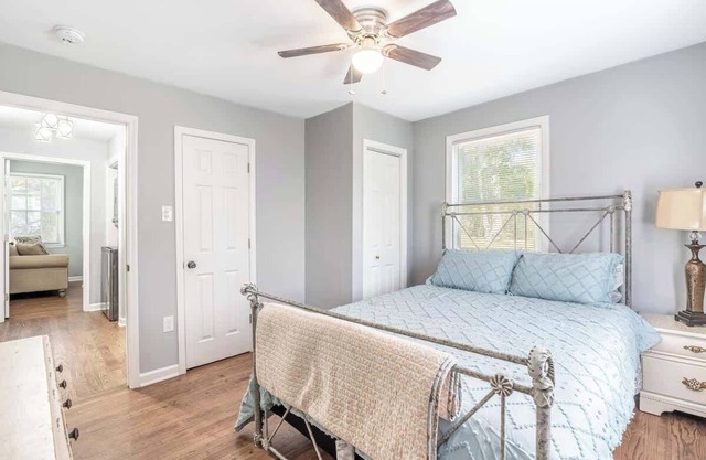 Updated, Security Cameras, Fast Wi-Fi, Smart TV