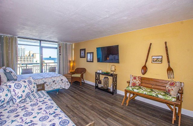 Updated South Asian Inspired Ocean View Condo Landmark Resort 811