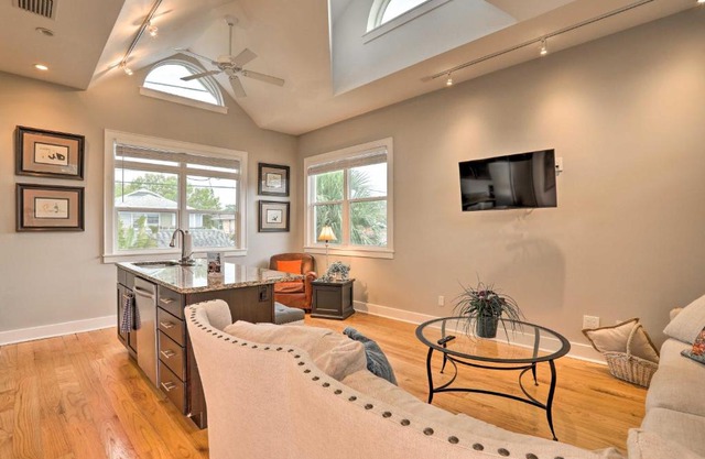 Updated St Petersburg Apt - Downtown Location