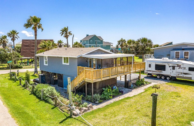 Updated, stylish home steps to beach with wraparound deck, WiFi, AC, & W/D