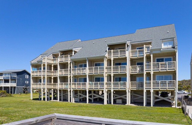 Updated third-floor condo with WiFi, shared pool, balcony, W/D, & central AC