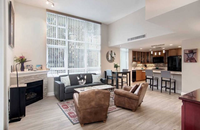 Updated Townhome in the Marina District