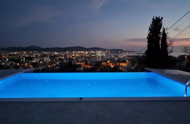 Uphill Glavanovic Pool Villa