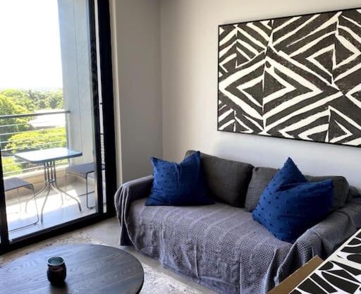 Upmarket Modern 1 Bedroom Apartment