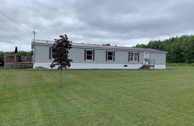 UPNORTH GETAWAY. Spacious 4 bedroom, 3 bathroom. On the ATV/Snowmobile Trails