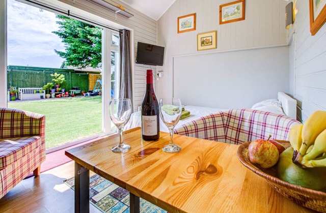 Upper Beeding Retreat: Cozy Self-Contained Garden Studio