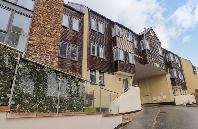 UPPER DECK, family friendly, with a garden in Truro