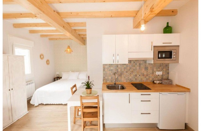 Upper studio. Catapeixe Holiday Apartments.