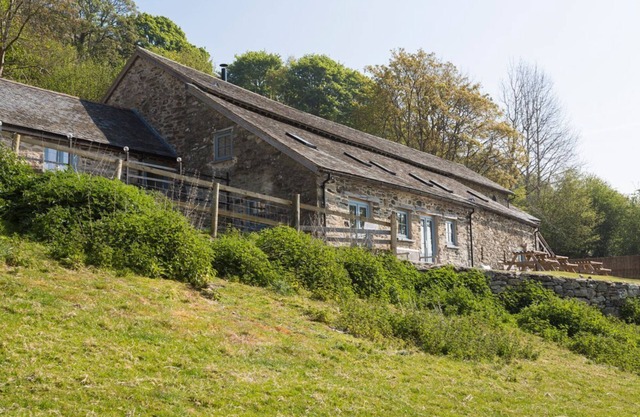 Upper Valley Barns - Six Bedroom Villa, Sleeps 14