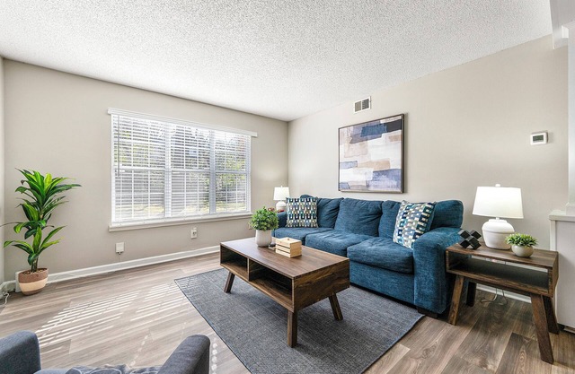 Upper Westside Atlanta 2BR apartment with king beds, full kitchen, fast Wi-Fi, and free parking — close to dining, shopping, and MARTA.