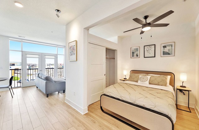 Upscale 1BR APT with Pool & Gym
