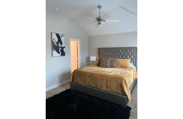 Upscale 2 Bedroom Townhouse/Houston