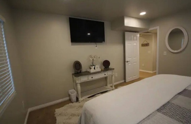 Upscale 2-bedroom with onsite parking.