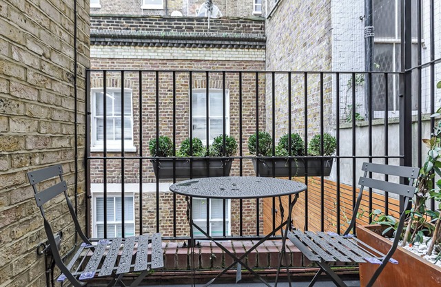 Upscale 3-BR Haven in High-end and Trendy Location