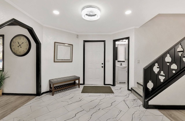 Upscale 5BR 3 BA home near Bradley Fair & 3 miles from Striker Sport, pool table