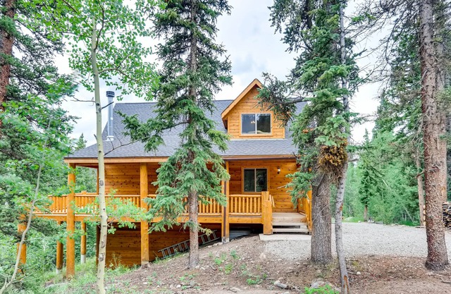 Upscale Cabin w/Hot Tub, Game Room, Fireplace, 20 mi to Breckenridge - Mountain Vista