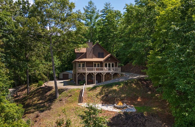 Upscale Cabin with Mountain Views & Starlink Wi-Fi Near Rafting & Blue Ridge!
