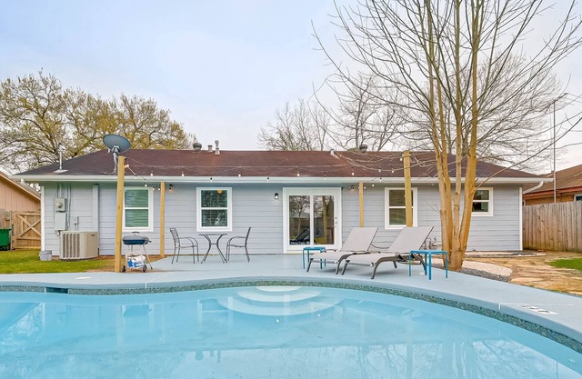 Upscale Central Houston | Pool, King Bed, Pet Friendly