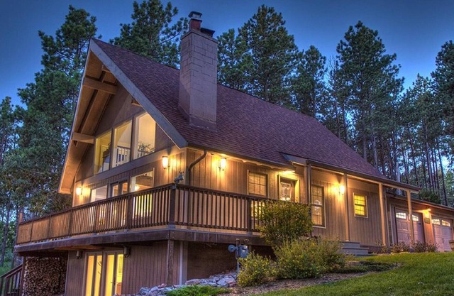 Upscale Home Overlooking Bear Country USA, Near Rushmore, Keystone, Rapid City