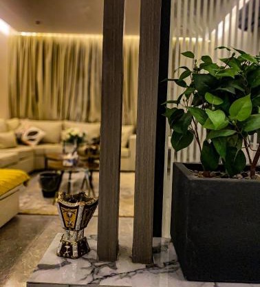 Upscale modern apartment شقة راقية أمام محطة الميترو