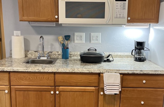 Upscale Old NW 1 bedroom guest house.