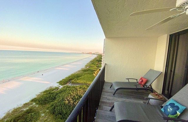🐠 Upscale remodeled Sea Winds 2+2 Beachfront Condo 180° ocean view Weekly Rental