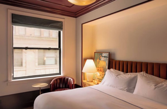 Upscale Room, Mere Moments from Cleveland's Convention and Arena District