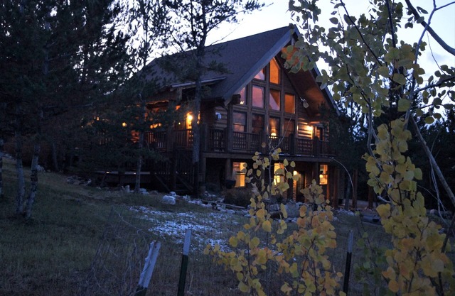 Upscale Rustic Luxury Mountainside "Cabin"~360/24 Views~3 Level Privacy