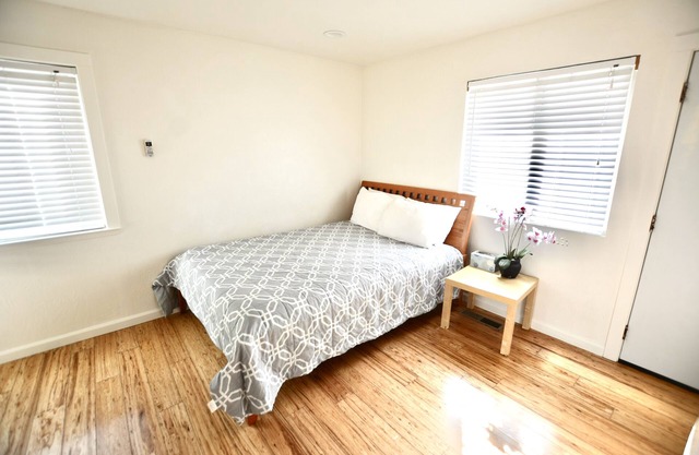 Upscale studio w/bath+kitchen. Stanford, Faceb00k, G00gle, Amaz0n