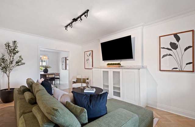 Upscale Toronto Home Near Transit | Office | King Beds | Garden | Backyard Oasis