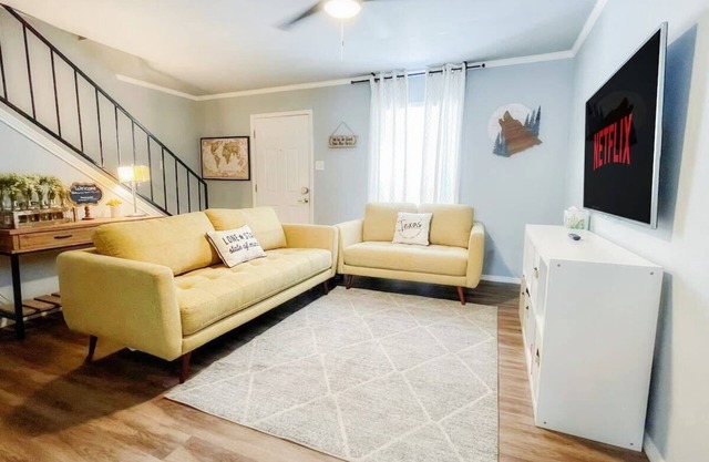 Upscale Townhouse Heart of SA's medical Center